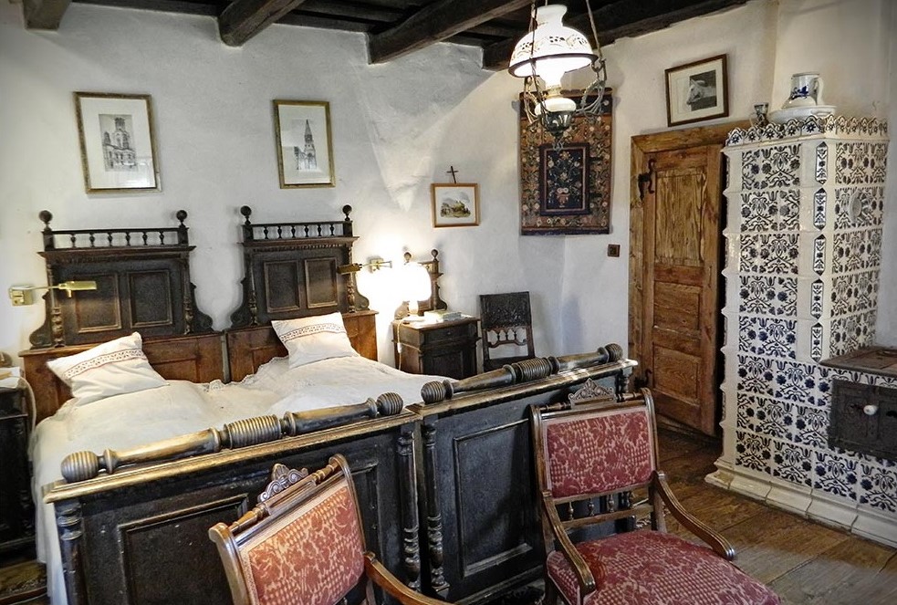 A birtok szobái antik bútorokkal vannak felszerelve, melyeket gyönyörűen felújítottak