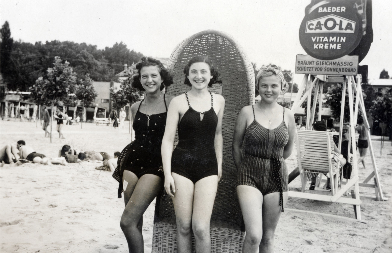 Magyarország,
Balaton,
Siófok
strand.
Év
1942
Képszám
223910
Fotó adományozó
Kádár Anna