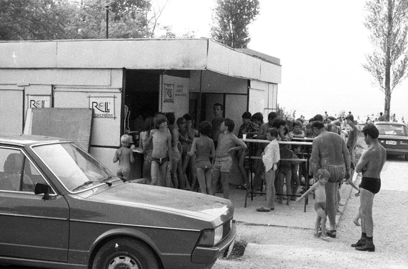 Magyarország,
Balaton,
Siófok
strand.
Év
1981
Képszám
197891
Fotó adományozó
Szalay Zoltán