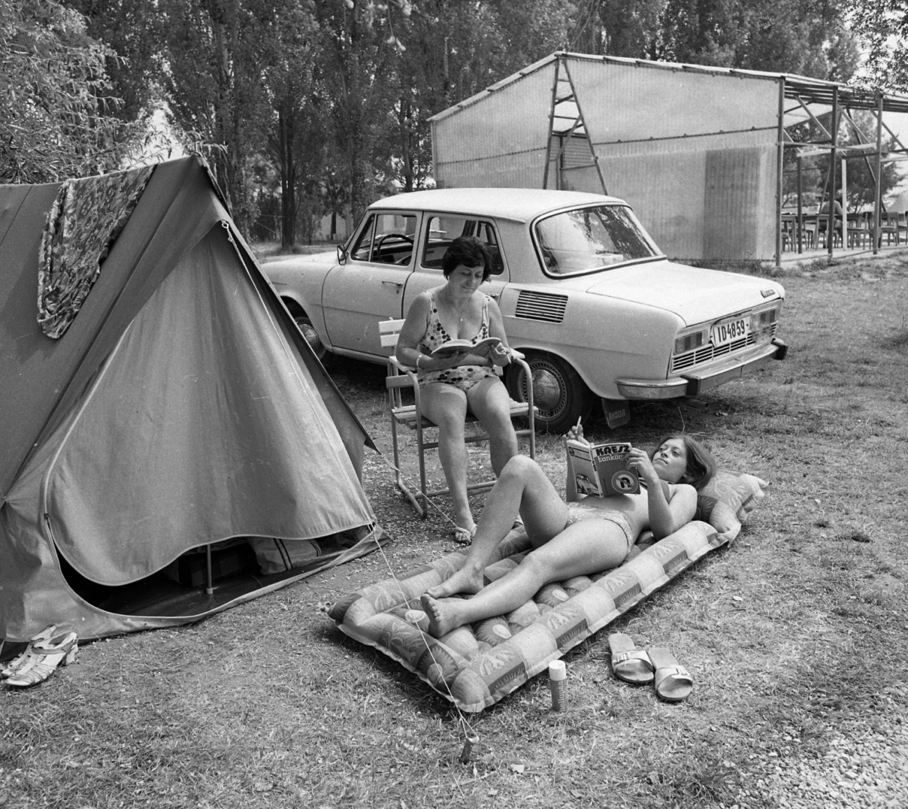 Magyarország,
Balaton,
Siófok
Szabadifürdő (ekkor Balatonszabadi-fürdőtelep), Viola utca, BM kemping.
Év
1976
Képszám
22482
Fotó adományozó
Magyar Rendőr