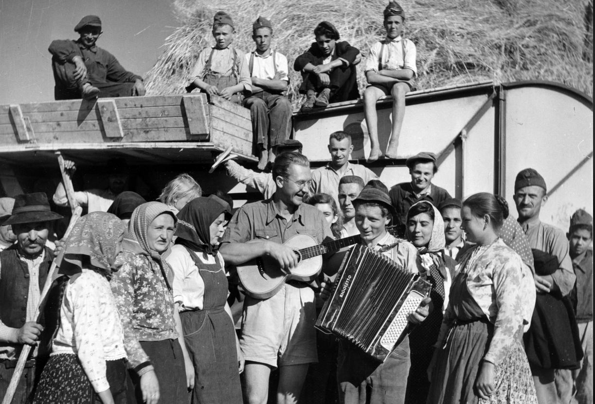 Aratás után 1953
(Fotó adományozó
Balla Zoltán
Szerző
Bereth Ferenc)