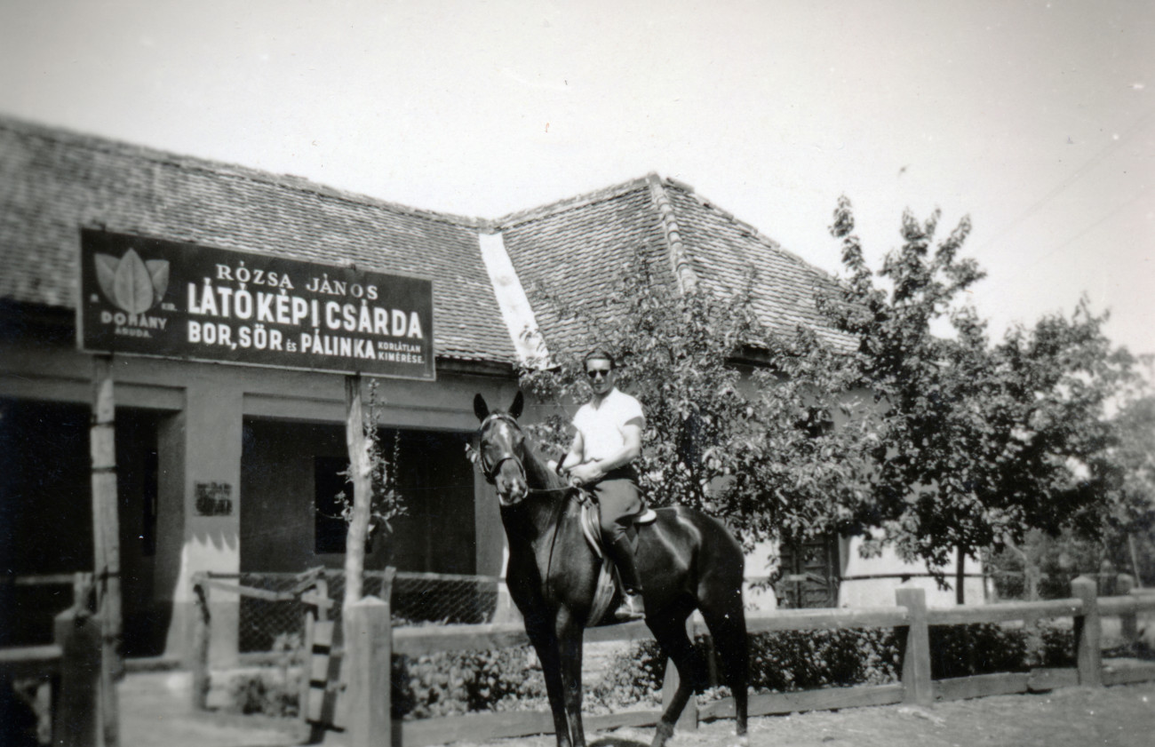 Debrecen
Látóképi csárda.
Év:1941
Fotó adományozó:Hegedűs Anikó
/ Fortepan