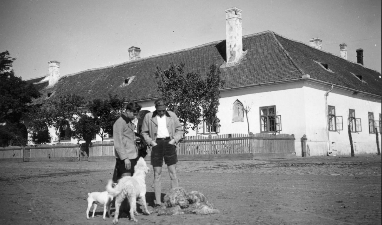 Hortobágyi Csárda a Kilenclyukú hídnál.
Év
1935
Fotó adományozó:
Ted Grauthoff