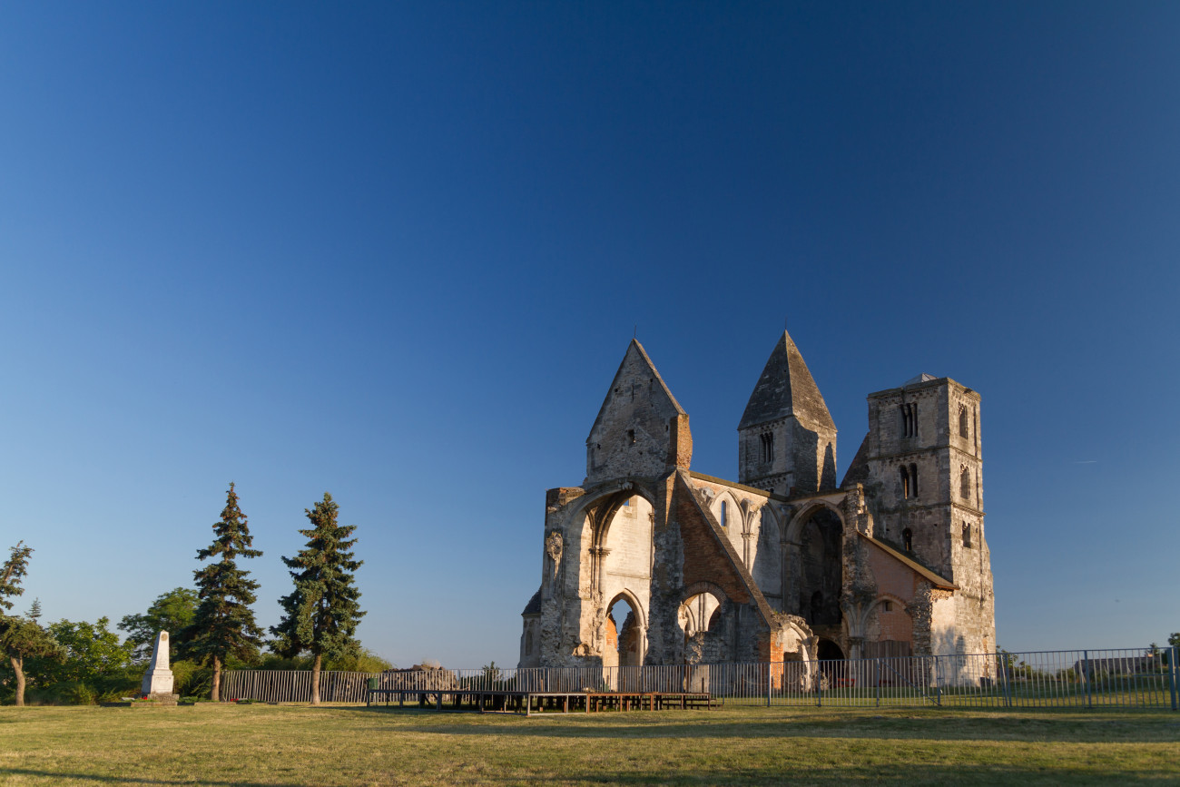 Ruined church in ZsĂĄmbĂŠk, Hungary